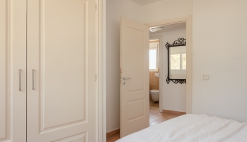 Resa Estates townhouse Ace sea views te koop sale bed and hallway.jpg